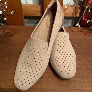 Tan suede and leather 1” heel Clarks.  NWOT Clark Collection  ultimate comfort👏